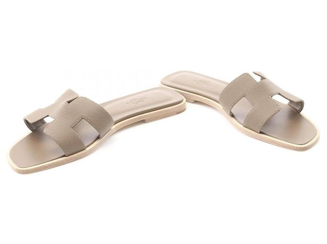 Mule Hermès Oran en Cuero Epsom Castaño - vista 3
