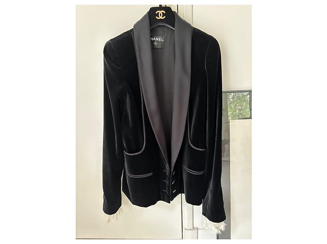 La piccola giacca nera Chanel Nero - vista 4