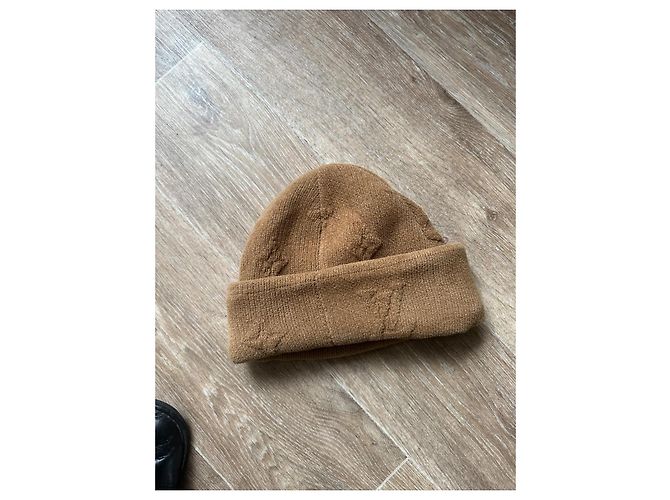 Louis Vuitton Gorro LV Crush Monogram Beige - vista 5