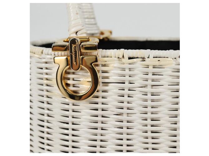 Gancini Handtasche aus Raphia in Weiß und Gold Auth 136858V von Salvatore Ferragamo Golden - Ansicht 4