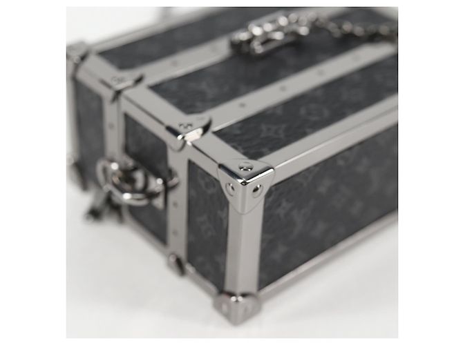 SCATOLA A BAULETTO CUFFIE IN METALLO LOUIS VUITTON M77167 LV Auth 133202SM Nero - vista 15