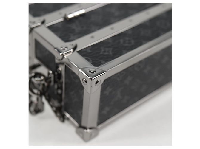 SCATOLA A BAULETTO CUFFIE IN METALLO LOUIS VUITTON M77167 LV Auth 133202SM Nero - vista 17