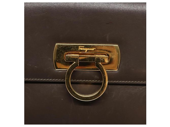 Borsa a Spalla Gancini in Pelle Marrone Argento Auth 135987 di Salvatore Ferragamo - vista 17