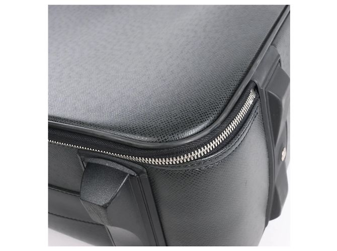 Valigia da viaggio Louis Vuitton Pegase 55 in Taiga nera M23312 Nero - vista 13