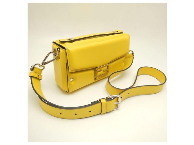 Borsa a Spalla Fendi Bucket Soft Trunk 7VA565 Giallo - vista 2