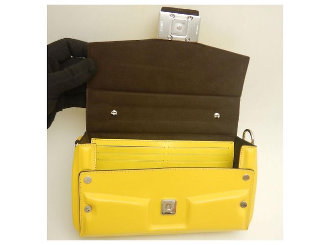 Borsa a Spalla Fendi Bucket Soft Trunk 7VA565 Giallo - vista 8