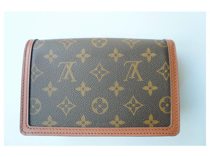 LOUIS VUITTON Portefeuille Chaine Dauphine Neuf M68746 Caramel - vue 3