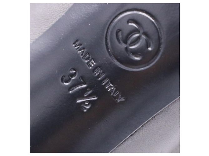 Timeless Chanel CC Pumps mit runder Spitze aus grauem Leder - Ansicht 9