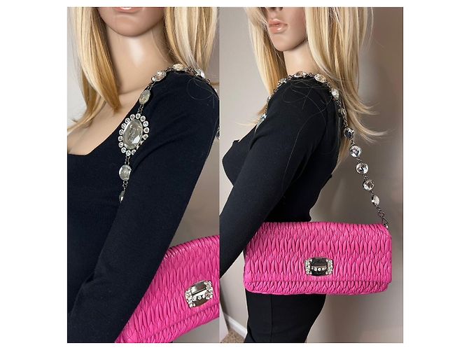 Miu Miu Borsa a spalla in pelle di agnello nappa rosa MiuMiu con cristalli. - vista 8