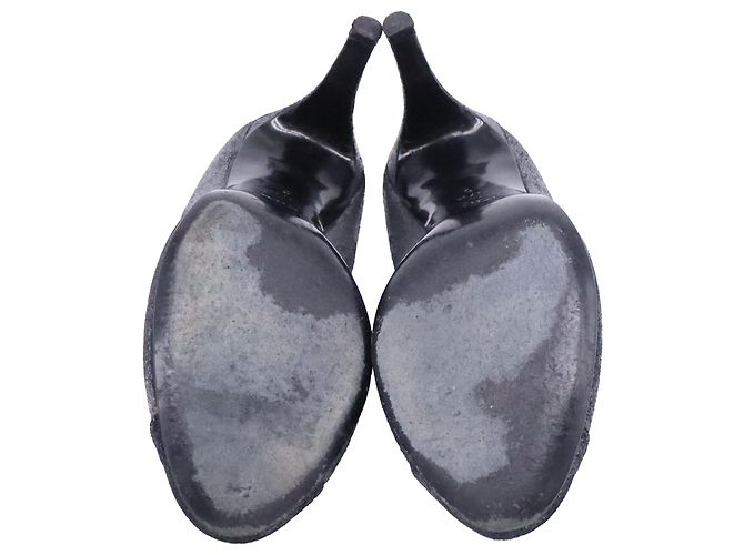 Pumps con accento usurato Chanel CC in suede grigio - vista 6