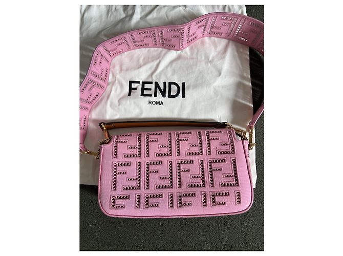 Fendi Baguette NM FF en lona bordada y perforada Rosa Fucsia - vista 4