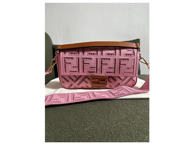 Fendi Baguette NM FF en lona bordada y perforada Rosa Fucsia - vista 6