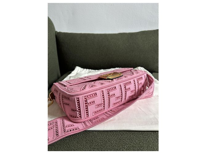 Fendi Baguette NM FF en lona bordada y perforada Rosa Fucsia - vista 7