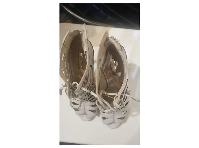 Décolleté Stiletto Guess in Pelle Taupe - vista 3