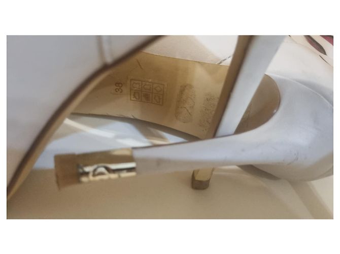 Décolleté Stiletto Guess in Pelle Taupe - vista 4