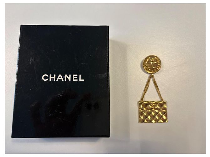 Spilla Chanel Logo CC Metallo Dorato D'oro - vista 2