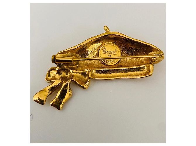 Spilla Chanel Berretto con Fiocco in Metallo Dorato D'oro - vista 3