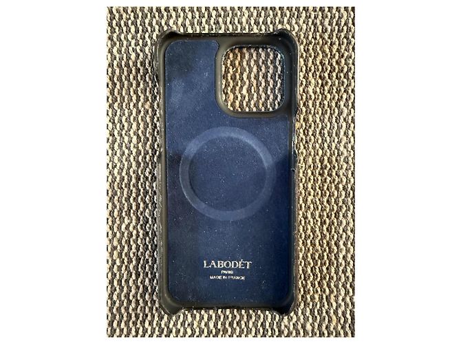 Autre Marque Luxurious Labodét Case in Genuine Alligator - iPhone 15 Pro Max - Brown - view 4