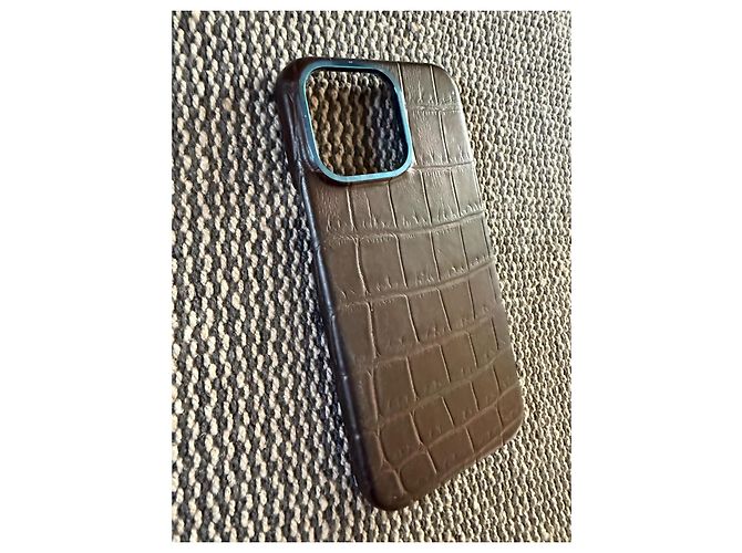 Autre Marque Luxurious Labodét Case in Genuine Alligator - iPhone 15 Pro Max - Brown - view 6