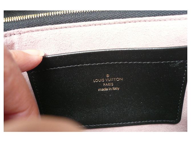 LOUIS VUITTON Sacchetto 'Coussin' nuovo / LOUIS VUITTON FLAP BAG / M80742 / ESAURITO Nero - vista 13