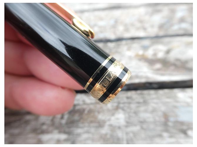 stylo plume montblanc classique meisterstuck 144 plume or Noir - vue 11
