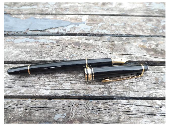 stylo plume montblanc classique meisterstuck 144 plume or Noir - vue 2