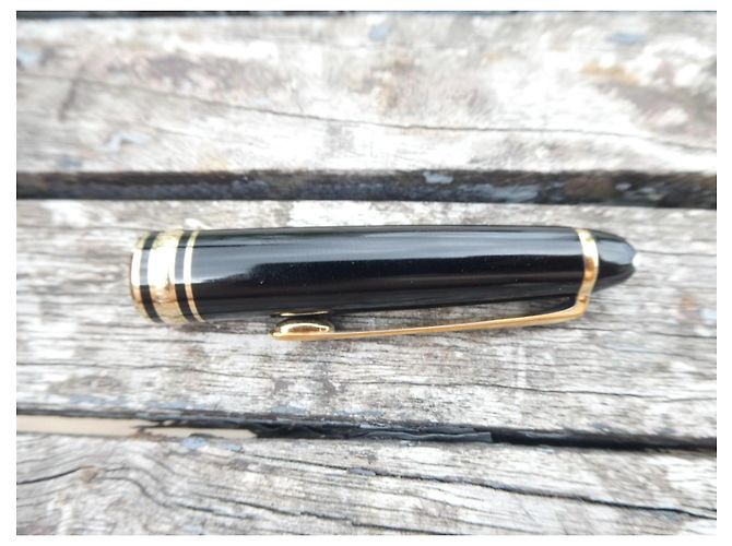 stylo plume montblanc classique meisterstuck 144 plume or Noir - vue 3