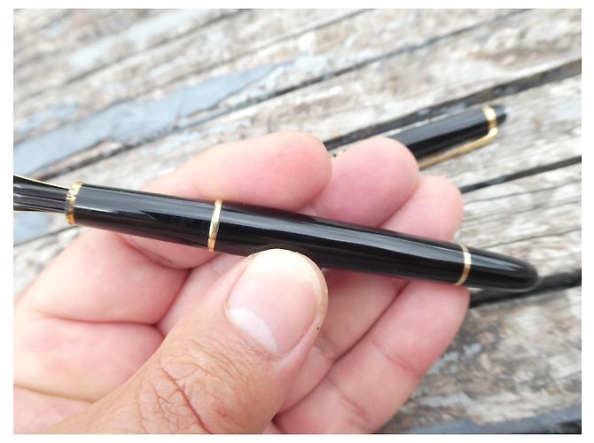 stylo plume montblanc classique meisterstuck 144 plume or Noir - vue 5