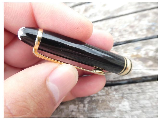 stylo plume montblanc classique meisterstuck 144 plume or Noir - vue 9