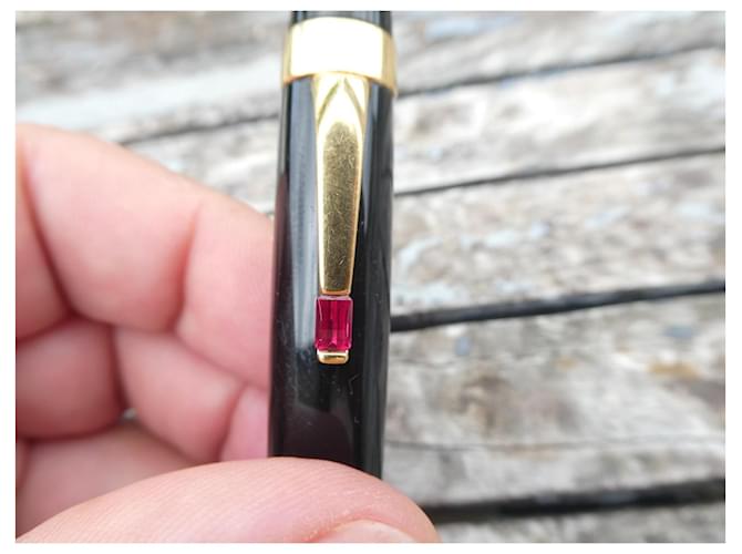 stylo a bille montblanc boheme pierre rouge - vue 3