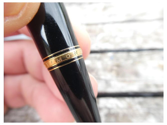 stylo a bille montblanc boheme pierre rouge - vue 5