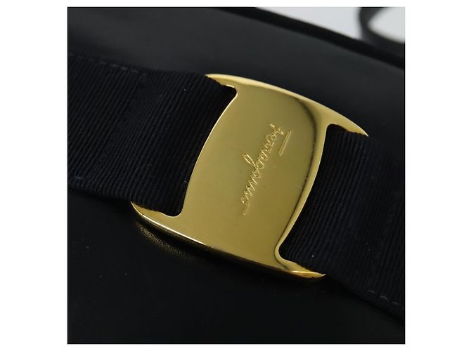 Bolso de Hombro Vala de Cuero Azul Marino y Oro Auth 138120 de Salvatore Ferragamo Dorado - vista 15