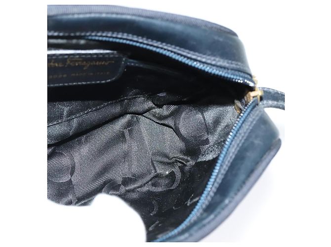 Bolso de Hombro Vala de Cuero Azul Marino y Oro Auth 138120 de Salvatore Ferragamo Dorado - vista 18