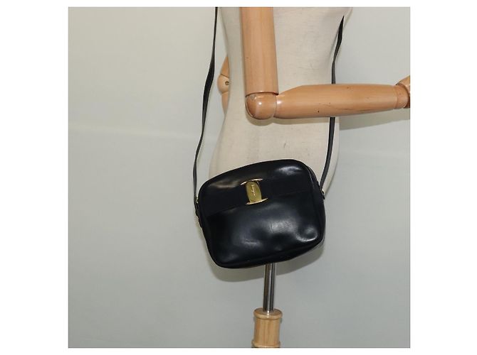 Bolso de Hombro Vala de Cuero Azul Marino y Oro Auth 138120 de Salvatore Ferragamo Dorado - vista 21