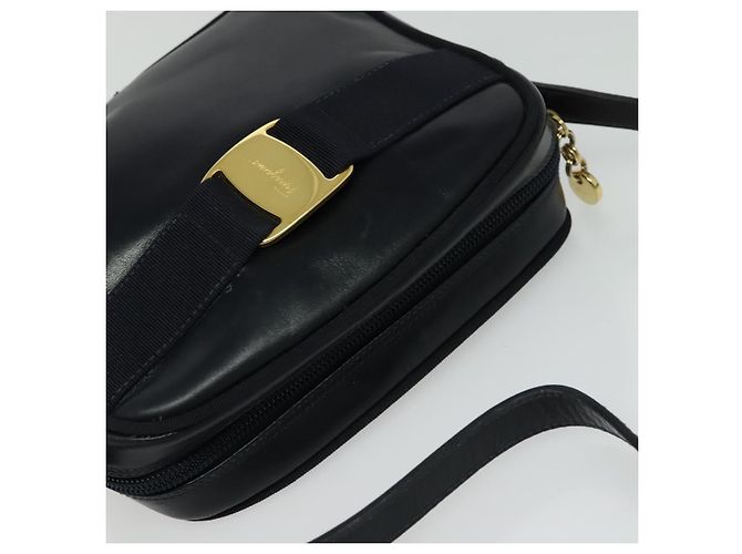 Bolso de Hombro Vala de Cuero Azul Marino y Oro Auth 138120 de Salvatore Ferragamo Dorado - vista 6
