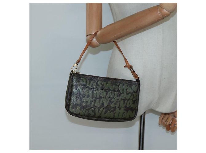 LOUIS VUITTON Pochette Accessoires Graffiti Pouch Khaki M92191 LV Auth bs28566 Caqui Monograma - vista 21