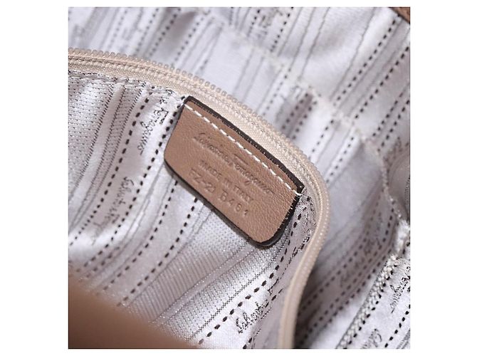 Borsa a Spalla Salvatore Ferragamo in Pelle Beige Oro Auth BA4410 D'oro - vista 20
