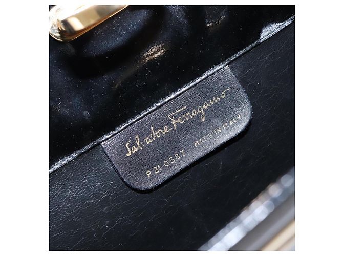 Borsa a Spalla Gancini con Catena Salvatore Ferragamo Smalto Nero Oro Auth 139352 - vista 16