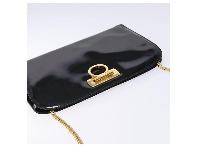 Borsa a Spalla Gancini con Catena Salvatore Ferragamo Smalto Nero Oro Auth 139352 - vista 6