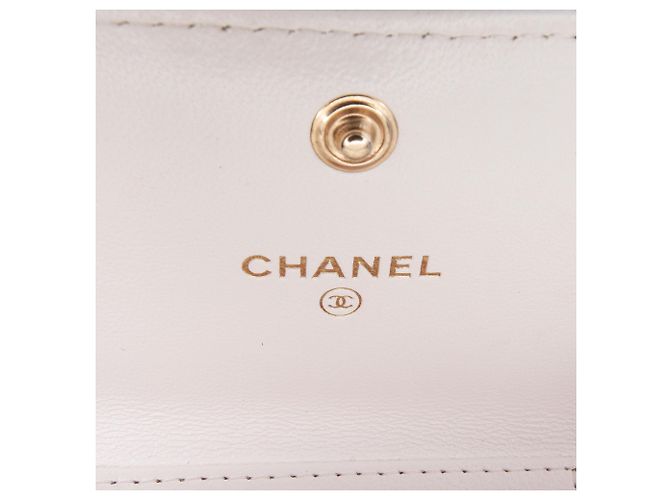 Tarjetero Chanel 19 de piel de cordero acolchado blanco con cadena Crudo - vista 5