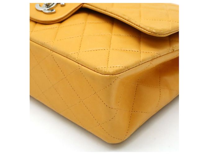 2.55 Borsa a spalla in pelle matelassé Chanel 25 con catena Giallo - vista 3
