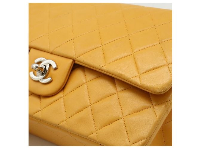 2.55 Borsa a spalla in pelle matelassé Chanel 25 con catena Giallo - vista 9