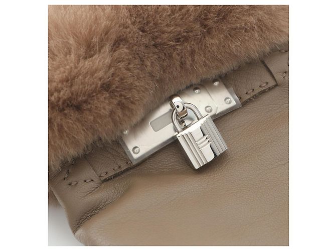 Lammfellhandschuhe mit Kelly Cadena Charm von Hermès Braun - Ansicht 5