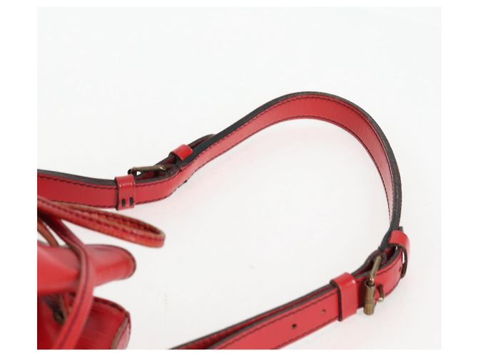 Noe LOUIS VUITTON Borsa a Spalla Petit Noé Epi Rossa M44107 LV Auth 136852 Rosso - vista 14