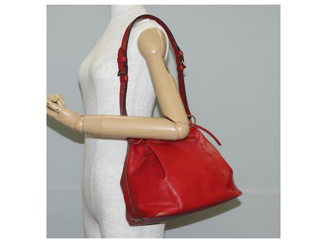 Noe LOUIS VUITTON Borsa a Spalla Petit Noé Epi Rossa M44107 LV Auth 136852 Rosso - vista 24