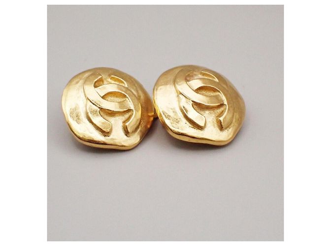 Chanel Vintage CC Round Clip-On Metal Small D'oro - vista 3