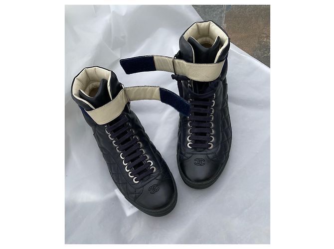 Chanel Hochschnitt-Sneaker mit CC-Logo Schwarz Blau Marineblau Dunkelblau - Ansicht 10