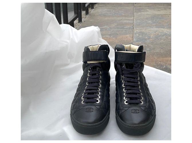 Chanel Hochschnitt-Sneaker mit CC-Logo Schwarz Blau Marineblau Dunkelblau - Ansicht 11