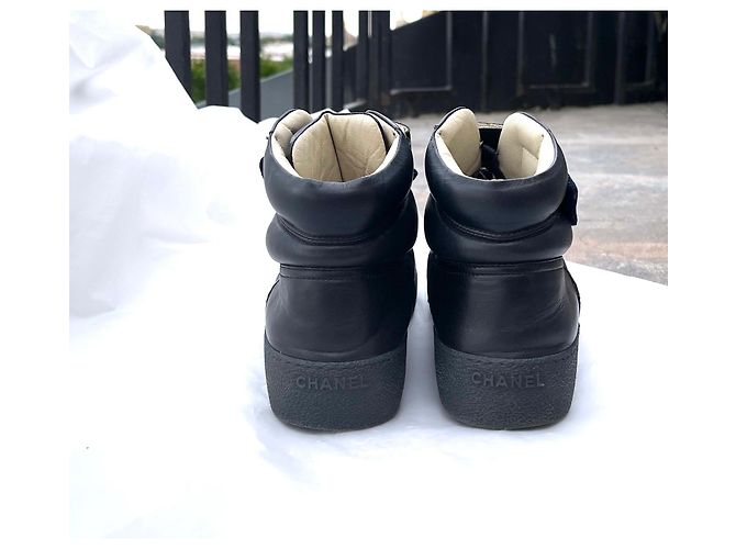 Chanel Hochschnitt-Sneaker mit CC-Logo Schwarz Blau Marineblau Dunkelblau - Ansicht 8