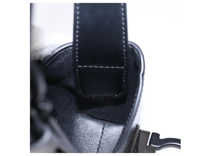 Borsa a mano Gancini in pelle nera e argento di Salvatore Ferragamo Auth 137178 Nero - vista 20